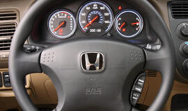"Honda" didina dėl "Takata" oro pagalvių atšaukiamų automobilių skaičių