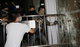 Honkonge kilo protestuotojų ir policijos susirėmimai