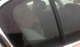 Girtas kaip maišas latvis vairavo vilkiką