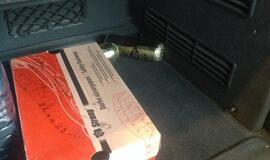 Girtas kaip maišas latvis vairavo vilkiką