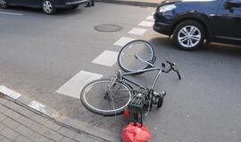 Miesto centre partrenktas dviratininkas