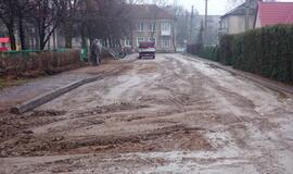 Tvarkinga ir švari gatvė virto purvynu