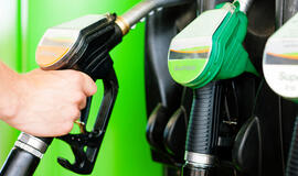 Už degalus užsienyje atsiskaitinėta svetimos įmonės kortelėmis