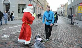 Klaipėdos gatvėse - bėgantys Kalėdų Seneliai