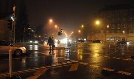 Eismas Pilies tiltu ir žiedu