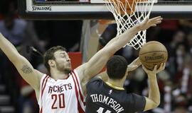 Donatas Motiejūnas rungtynėse su "Warriors" pelnė 14 taškų