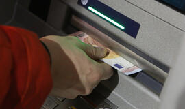 Į bankomatus patekę padirbti eurai gyventojų nepasiekia