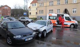 Į iškvietimą skubėjusią greitąją sustabdė "golfas"