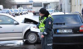 Į iškvietimą skubėjusią greitąją sustabdė "golfas"