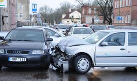 Į iškvietimą skubėjusią greitąją sustabdė "golfas"