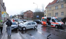 Į iškvietimą skubėjusią greitąją sustabdė "golfas"