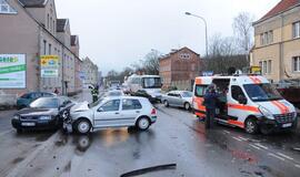 Į iškvietimą skubėjusią greitąją sustabdė "golfas"