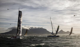 "Volvo Ocean Race" lenktynėse aplink pasaulį pirmauja "Brunel" komanda su Roku Milevičiumi