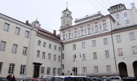 VU rektoriui siūlomas 5000 eurų atlyginimas