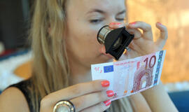 Ką rasite ir ko nerasite padirbtuose eurų banknotuose