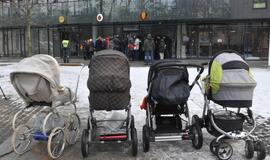 Prie Norvegijos ambasados lietuviai reikalavo grąžinti vaiką