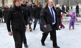 Prie Norvegijos ambasados lietuviai reikalavo grąžinti vaiką