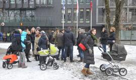 Prie Norvegijos ambasados lietuviai reikalavo grąžinti vaiką