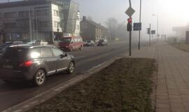 Sudaužytas reklaminis skydas, sužeista vairuotoja