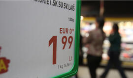 Po euro įvedimo pusė stebimų prekių ir paslaugų brango, trečdalis - pigo