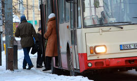 Vilniuje troleibuso ratai prispaudė žmogų