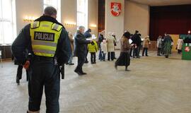 Dėl pažeidimų rinkimų dieną pradėti penki ikiteisminiai tyrimai - policija