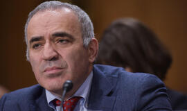Garis Kasparovas palygino Vladimirą Putiną su "vėžiniu augliu, kuris turi būti išpjautas"