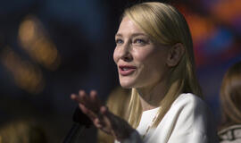 Kino žvaigždė Keitė Blanšet su vyru įsivaikino mergaitę