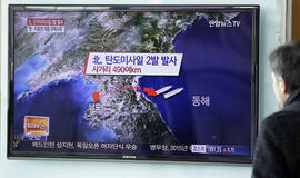 Prasidėjus JAV ir Pietų Korėjos karinėms pratyboms, Šiaurės Korėja paleido dvi raketas