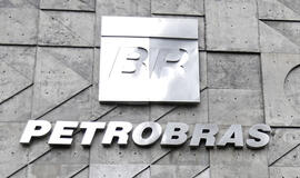 Brazilijos "Petrobras" skirta bauda už korupciją siekia 2 mlrd. JAV dolerių