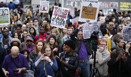 JAV vyko protestai prieš policijos smurtą juodaodžių atžvilgiu
