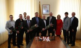 Sunkiaatlečių pagerbimas pas merą