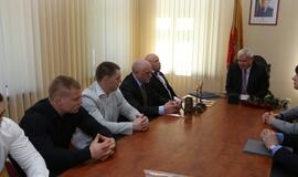 Sunkiaatlečių pagerbimas pas merą