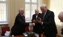 Sunkiaatlečių pagerbimas pas merą