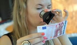 Policija įspėja: sukčiai tikrina eurus