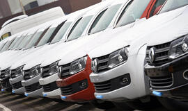 &quot;Volkswagen&quot; pelnas atsigavus pardavimams Europoje pakilo 17 proc.