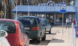 Bandė priregistruoti policijos ieškomą automobilį