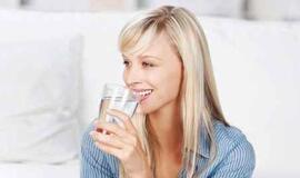 Motinos dienos proga į Klaipėdos ligoninę iškeliaus daugiau kaip pusė tonos mineralinio vandens