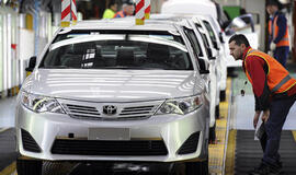 "Toyota" 19 proc. padidino metinį pelną