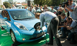 Hibridiniams automobiliams ir elektromobiliams siūloma taikyti lengvatinį PVM