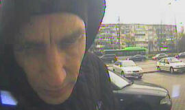 Ieškomas iš pensininkės tūkstančius susišlavęs vyriškis