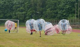 Šilutėje vyko pirmasis Lietuvoje "zorbing" futbolo čempionatas