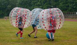 Šilutėje vyko pirmasis Lietuvoje "zorbing" futbolo čempionatas