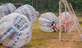 Šilutėje vyko pirmasis Lietuvoje "zorbing" futbolo čempionatas