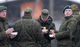 Teisininko komentaras: kas ir kaip gali būti atleidžiamas nuo tarnybos kariuomenėje?