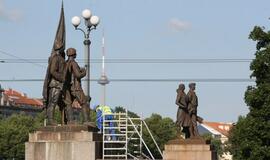 Ant Vilniaus Žaliojo tilto jau neliko karių ir darbininkų