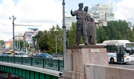 Ant Vilniaus Žaliojo tilto rengiamasi skulptūrų nukėlimui