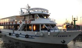Atšaukiamos penktadienio ekskursijos laivu "Venus S"