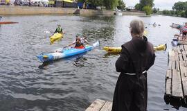 Baidarininkai išplaukė prieš srovę