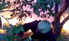 Tilžės gatvėje užsiliepsnojo pastatas